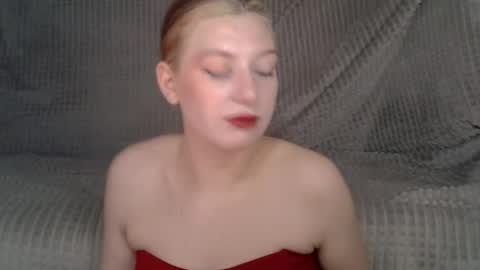 Snapshot of earn_my_lily chatting on 05.08.26 Lily online show from 05.08.26
