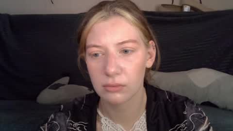 Snapshot of earn_my_lily chatting on 05.11.26 Lily online show from 05.11.26