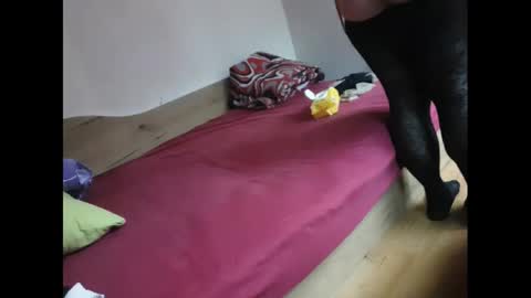 shy yoong cross online show from 02.05.25