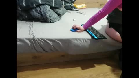 shy yoong cross online show from 03.01.25