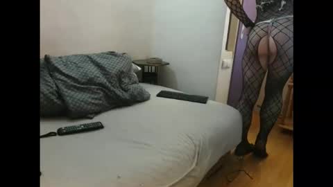 shy yoong cross online show from 11.05.25