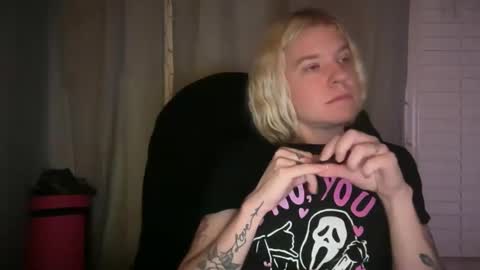 Snapshot of ebony8ivory chatting on 01.18.26 americnbarbie online show from 01.18.26