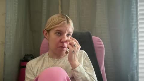 Snapshot of ebony8ivory chatting on 01.19.26 americnbarbie online show from 01.19.26