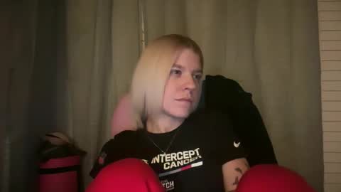 Snapshot of ebony8ivory chatting on 02.14.26 americnbarbie online show from 02.14.26