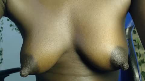 Snapshot of ebony_choco2 chatting on 01.11.25 ebony choco2 online show from 01.11.25