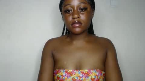 Snapshot of ebony_fatass chatting on 09.16.25 Ella online show from 09.16.25