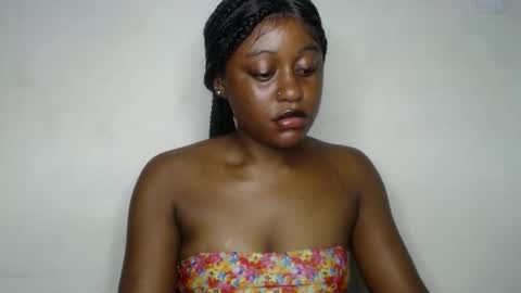 Snapshot of ebony_fatass chatting on 09.22.25 Ella online show from 09.22.25