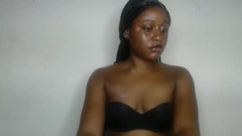 Snapshot of ebony_fatass chatting on 09.25.25 Ella online show from 09.25.25