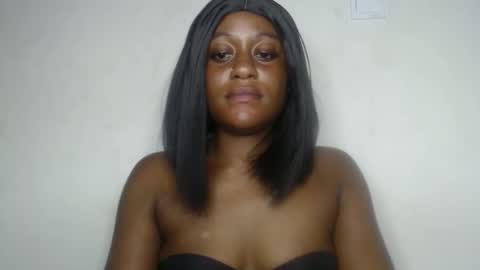 Snapshot of ebony_fatass chatting on 10.04.25 Ella online show from 10.04.25