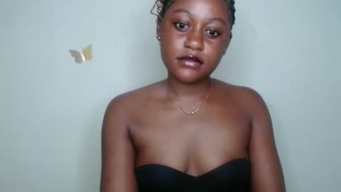 Snapshot of ebony_fatass chatting on 10.18.25 Ella online show from 10.18.25
