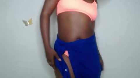 Snapshot of ebony_fatass chatting on 10.19.25 Ella online show from 10.19.25