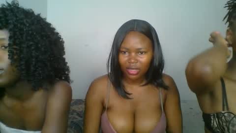 Snapshot of ebony_meeky chatting on 10.21.25 ebony_meeky online show from 10.21.25
