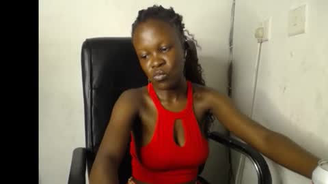 Snapshot of ebony_petitegirl chatting on 05.13.26 Lilly online show from 05.13.26