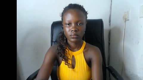 Snapshot of ebony_petitegirl chatting on 05.18.26 Lilly online show from 05.18.26