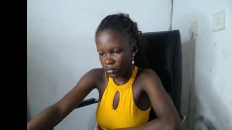 Snapshot of ebony_petitegirl chatting on 05.19.26 Lilly online show from 05.19.26