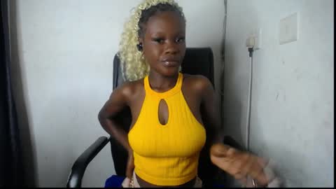 Snapshot of ebony_petitegirl chatting on 06.01.26 Lilly online show from 06.01.26
