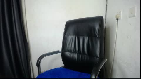 Snapshot of ebony_petitegirl chatting on 06.25.26 Lilly online show from 06.25.26