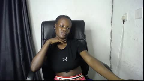 Snapshot of ebony_petitegirl chatting on 07.03.26 Lilly online show from 07.03.26