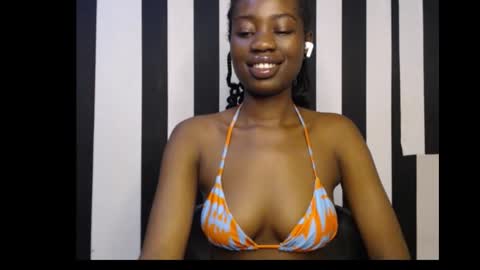 Snapshot of ebony_petitequeen chatting on 09.23.25 Ella online show from 09.23.25