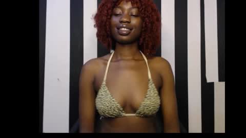 Snapshot of ebony_petitequeen chatting on 09.26.25 Ella online show from 09.26.25