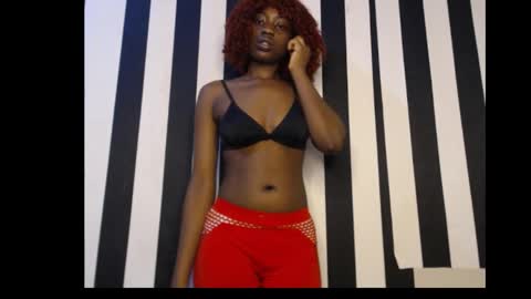 Snapshot of ebony_petitequeen chatting on 10.01.25 Ella online show from 10.01.25
