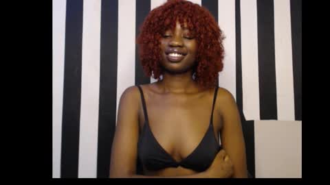 Snapshot of ebony_petitequeen chatting on 10.02.25 Ella online show from 10.02.25