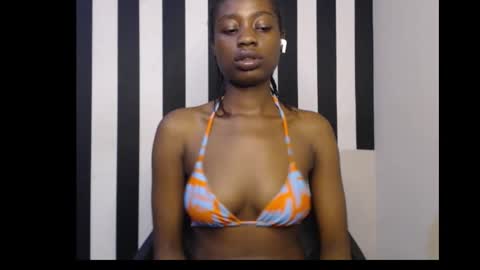 Snapshot of ebony_petitequeen chatting on 10.13.25 Ella online show from 10.13.25
