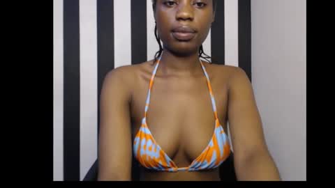 Snapshot of ebony_petitequeen chatting on 10.15.25 Ella online show from 10.15.25