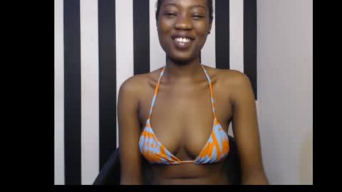 Snapshot of ebony_petitequeen chatting on 10.16.25 Ella online show from 10.16.25