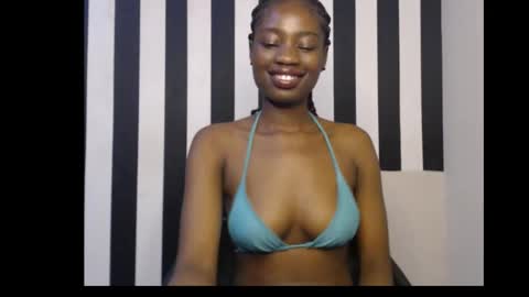 Snapshot of ebony_petitequeen chatting on 10.18.25 Ella online show from 10.18.25