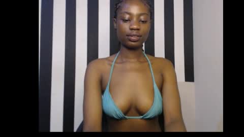 Snapshot of ebony_petitequeen chatting on 10.19.25 Ella online show from 10.19.25