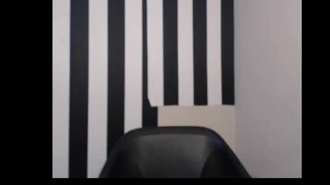 Snapshot of ebony_petitequeen chatting on 10.21.25 Ella online show from 10.21.25