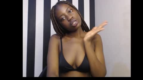 Snapshot of ebony_petitequeen chatting on 10.21.25 Ella online show from 10.21.25