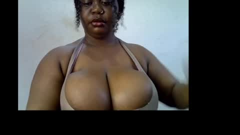 Snapshot of ebony_plumx12 chatting on 04.27.26 Prisy online show from 04.27.26