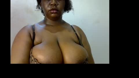 Snapshot of ebony_plumx12 chatting on 04.27.26 Prisy online show from 04.27.26