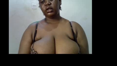 Snapshot of ebony_plumx12 chatting on 04.28.26 Prisy online show from 04.28.26