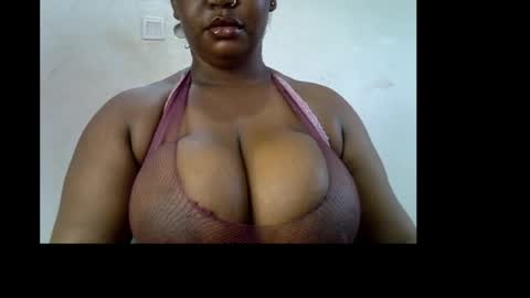 Snapshot of ebony_plumx12 chatting on 04.29.26 Prisy online show from 04.29.26