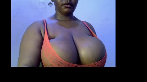 Snapshot of ebony_plumx12 chatting on 05.01.26 Prisy online show from 05.01.26