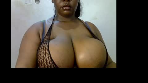 Snapshot of ebony_plumx12 chatting on 05.04.26 Prisy online show from 05.04.26