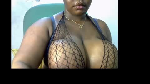 Snapshot of ebony_plumx12 chatting on 05.14.26 Prisy online show from 05.14.26