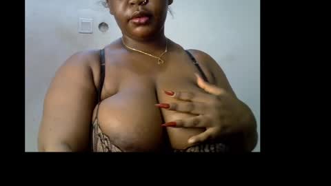 Snapshot of ebony_plumx12 chatting on 05.15.26 Prisy online show from 05.15.26