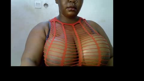 Snapshot of ebony_plumx12 chatting on 05.19.26 Prisy online show from 05.19.26