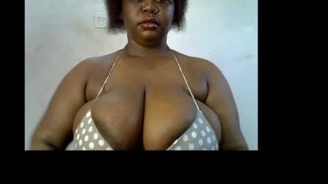 Snapshot of ebony_plumx12 chatting on 05.23.26 Prisy online show from 05.23.26