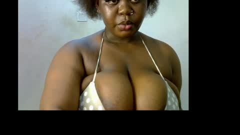 Snapshot of ebony_plumx12 chatting on 05.23.26 Prisy online show from 05.23.26