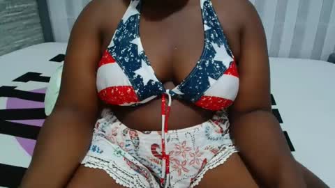 Snapshot of ebony_sabrina chatting on 04.01.26 Sabrina online show from 04.01.26