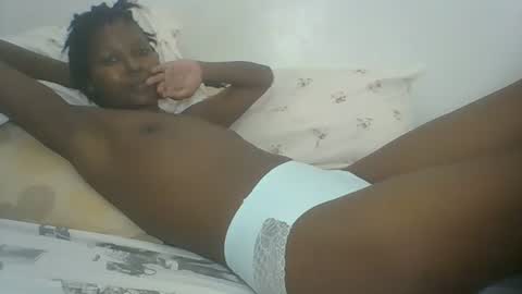 Snapshot of ebonycutegal1996 chatting on 02.27.25 TRIZER online show from 02.27.25