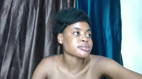 Snapshot of ebonypussy_xx chatting on 10.15.25 ebonypussy_xx online show from 10.15.25