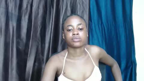 Snapshot of ebonypussy_xx chatting on 10.25.25 ebonypussy_xx online show from 10.25.25