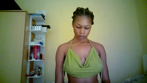 Snapshot of ebonytanqueen chatting on 05.14.26 ebonytanqueen online show from 05.14.26