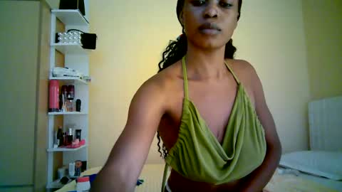 Snapshot of ebonytanqueen chatting on 06.15.26 ebonytanqueen online show from 06.15.26